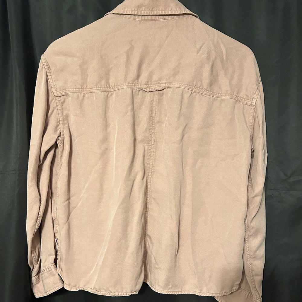 Two Pockets Cropped Button Down - Picture 2 of 3